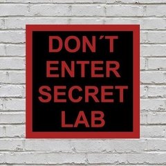 Placa Don't Enter Secret Lab