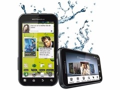 Celular Motorola Defy MB526 Titânio com Câmera 5MP, 3G, GPS, Wi-Fi, Android 2.3, FM,Touch Screen, MP3 e Rádio FM, Memória Interna de 3GB na internet