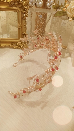 Coroa com flores, borboletas e cristais vermelhos da coleção Cerimonial REF lm0697 - comprar online