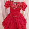 Dress Vintange vermelho Poá Sob-Medida de 1 à 12 anos com babados franzidos na barra - bordados e plumas no ombro e ref. lm0715