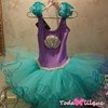 Figurino Ariel lilás com tiffany bordado Concha e pompom no ombro ref. lm0299