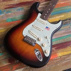 FENDER American Vintage 62´ Stratocaster 3 Tone Sunburst - comprar online