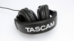 TASCAM TH-02B Auricular Profesional Cerrados Para Monitoreo - tienda online