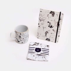 KIT VACACIONES · MUG + CUADERNO + PAÑUELO AMOR