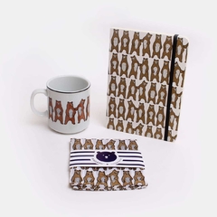 KIT VACACIONES · MUG + CUADERNO + PAÑUELO OSOS MARRON