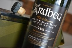 Whisky Single Malt Ardbeg 10 Años 700ml En Estuche. - comprar online