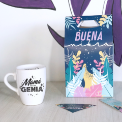 Taza Bombé - Mamá sos una GENIA - ENUNPUNTO tazas y vasos de diseño