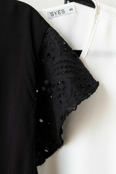 Imagen de Blusa MAGDALENA, Blusa con mangas de broderie.