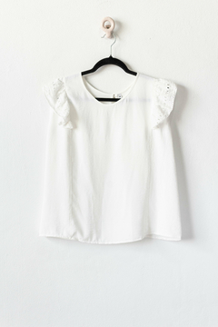 Blusa ANGELICA, Blusa con recortes y volados en los hombros de broderie - comprar online