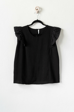 Blusa ANGELICA, Blusa con recortes y volados en los hombros de broderie - tienda online