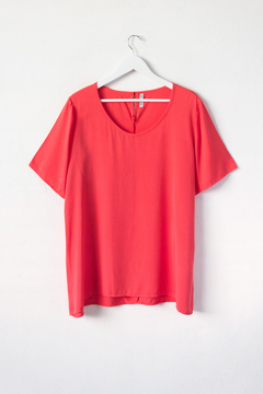 Blusa RITA, Blusa básica con escote redondo y abertura en espalda - tienda online