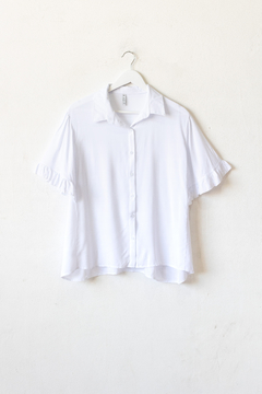Imagen de Blusa Cokona, Blusa estilo camisa con cartera oculta y botones, mangas mariposa con volados