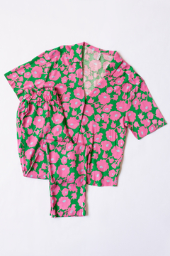Camisa NICOLE, Camisa de lino estampado escotada con botones y manga caída