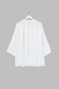 Blusa VIVIANA, Blusa de twill manga larga con recorte y frunce abajo del busto. Con cartera y botones. - comprar online