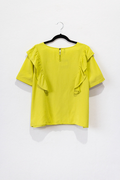 Blusa CASSANDRA, Blusa de cuello redondo con volados en delantero y espalda y mangas cortas - comprar online
