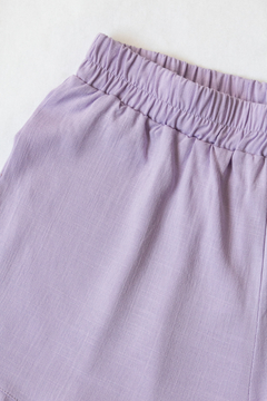 Short AISHA, Short de lino estampado con cintura elástica y volados en diagonal - tienda online