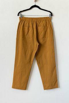 Pantalón BRUNELA, Pantalón pinzado y cintura elástica en espalda - comprar online