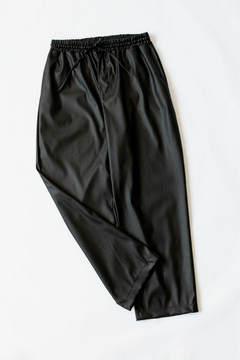Pantalón AGNES, Pantalón jogging de cuerina con cintura elástica y bolsillos