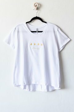 Remera SIMONA, Remera bordado delantero DAISY MARGARITAS - SYES | Mayorista