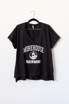 Remera MOREHOUSE, Remera de algodón escote v estampada y manga corta - tienda online