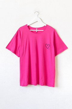 Remera NOEL, Remera manga corta cuello redondo, estampa corazón lineal - tienda online