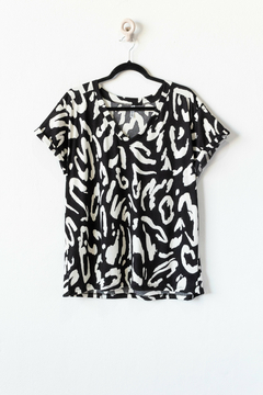 Imagen de Remera MORA, Remera morley estampado, con manga dobladillada