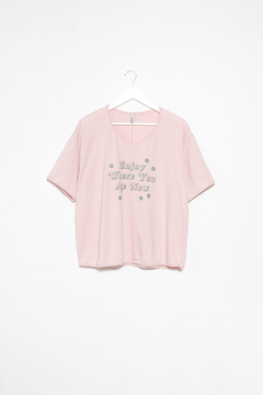 Remera Saxtans, Remera estampa Enjoy where you are now - SYES | Mayorista