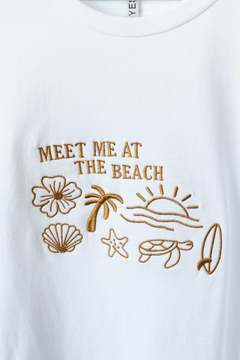 Remera DOHA, Remera bordado delantero MEET ME AT THE BEACH en internet