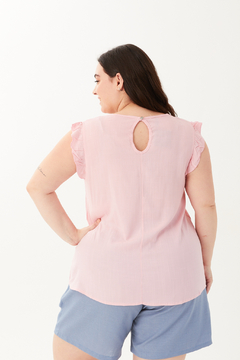 Blusa ANNA, Blusa de lino liso amplia con voladitos en las sisas, y botón en espalda para acceder - comprar online