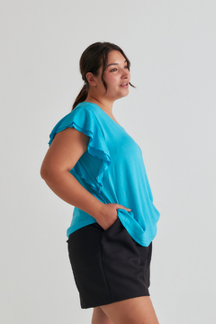Blusa FIAMA, Blusa de lino elastizado cuello redondo con volados y botón en espalda para acceder - comprar online