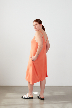 Vestido ANTHEA, Vestido solero de lino elastizado con corte de ruedo asimétrico - comprar online