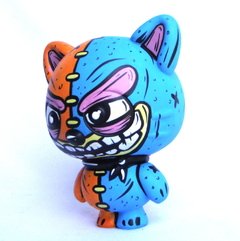 Zombie Cat Art Toy en internet