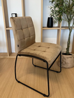 Silla Capitone Pana Taupe Base Negra - P-9011N/TA-T - comprar online