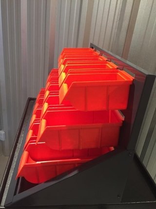 Gavetero Metálico con 15 gavetas plásticas. en internet