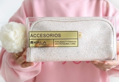 Porta cosméticos Glitter con pompón - tienda online
