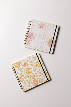 Cuaderno grande de hojas lisas