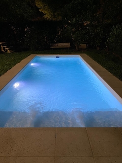 ILUMINACION LED BLANCA (CC LOS TRONCOS - PILAR) - PISCINAS ZUMAAC 