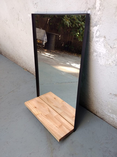 Espejo Moderno Con Marco De Hierro Y Estante - Veilot