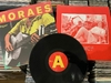 Vinilo Santiago Moraes " Hogar" en internet