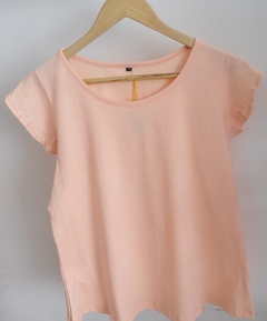 REMERA DAMAS CUELLO REDONDO SEMI-ESCOTADO Y MANGASCON VOLADO ART 1114 (I7002-S-CORAL)