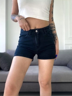 Short Black Rígido con Dobladillo - comprar online