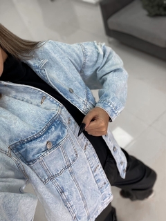 Imagen de Campera de Jean Oversize Clara con Roturas