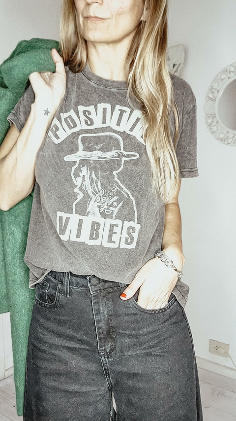 Remera Good Vibes