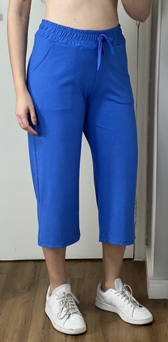 Calça Pantacourt Canelada Azul