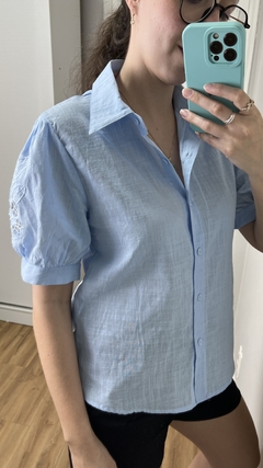 Camisa Celeste Azul na internet