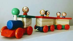 tren con personajes abuela