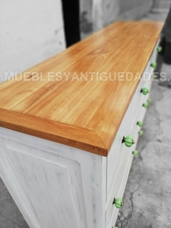 Cómoda en madera maciza con pátina blanca y decapado (CO101M) - Muebles y Antiguedades - Argentina
