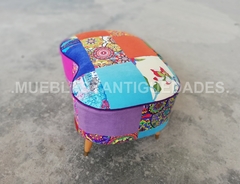 Imagen de Banqueta Puff chico en forma de B tapizado en patchwork pana cuero vinílico ecocuero cuerina (PC104M)