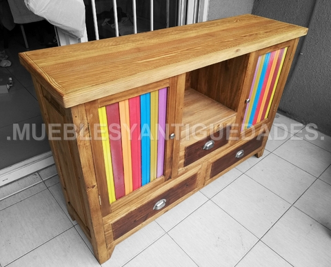 Mueble para TV / audio de diseño realizado en madera maciza con tapa de pinotea (TV109M)