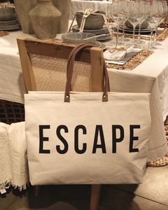BOLSO DE LONA CON ESTAMPA Y MANIJONES SIMIL CUERO CON REFUERZO INTERIOR EN LA BASE - DISEÑO ESCAPE